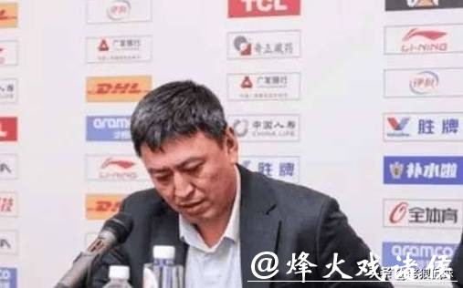 又输了！45岁少帅，上任后5胜12负，将季后赛球队，带到了倒数第3