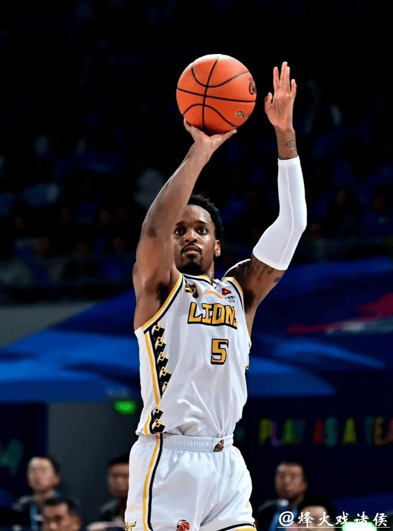 CBA第4轮外援秀技艺，布朗41分硬杀上海，谁说外援就只会得分？团队配合差别大，关键时刻是靠真本事还是靠爆发？